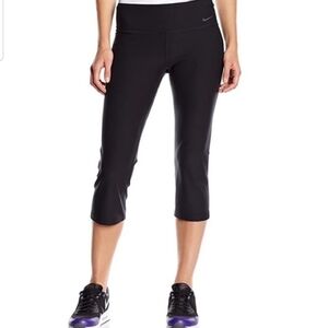 NWOT Nike running capri pants size M